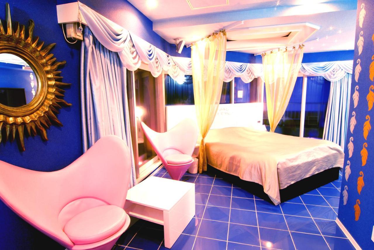 Colorful P&a (adults Only) Hotel del amor *